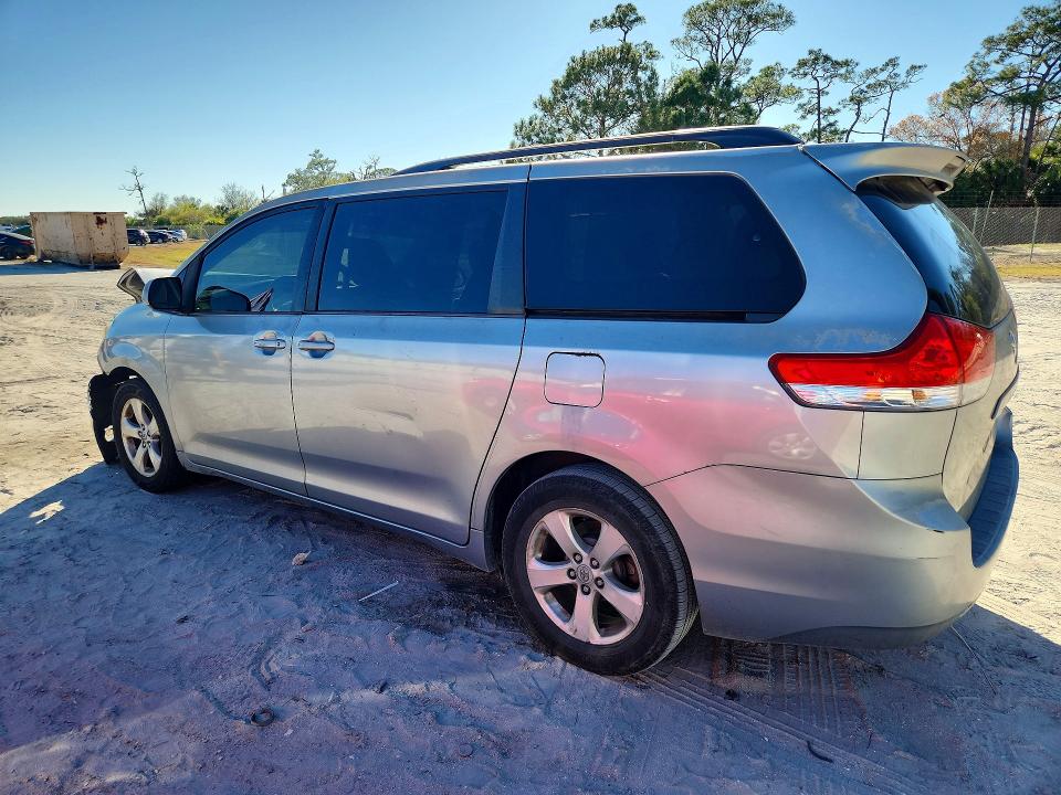 Photo 2 from auction – 2014 TOYOTA SIENNA with VIN 5TDKK3DC7ES408931