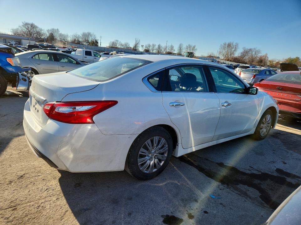 Photo 3 from auction – 2016 NISSAN ALTIMA with VIN 1N4AL3AP0GN361238