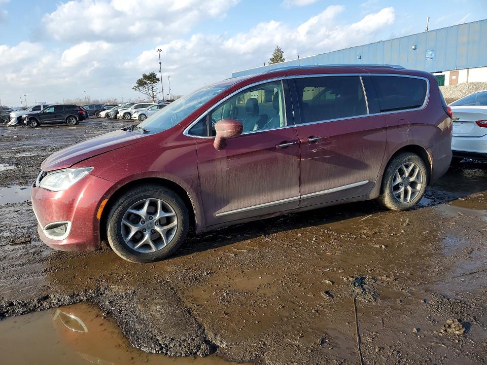 CHRYSLER PACIFICA 2018 with VIN 2C4RC1EG6JR286888 - Photo from auction