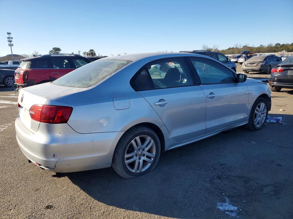 Photo 3 from auction – 2011 VOLKSWAGEN JETTA BASE with VIN 3VW1K7AJ2BM305754