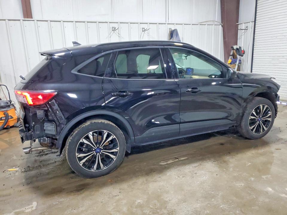Photo 3 from auction – 2022 FORD ESCAPE with VIN 1FMCU9G6XNUC01433