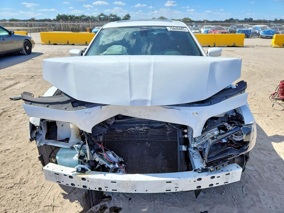 Photo 5 from auction – 2018 CHRYSLER 300 with VIN 2C3CCABG7JH243729