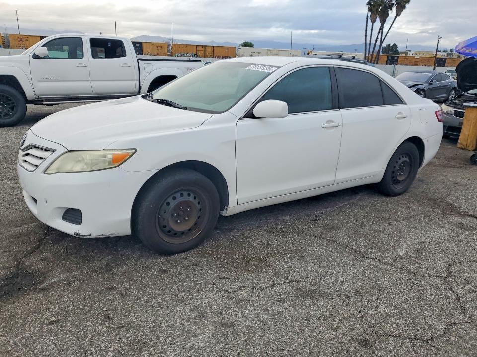 TOYOTA CAMRY 2011 z numerem VIN 4T1BF3EK4BU648242 - Zdjęcie z aukcji