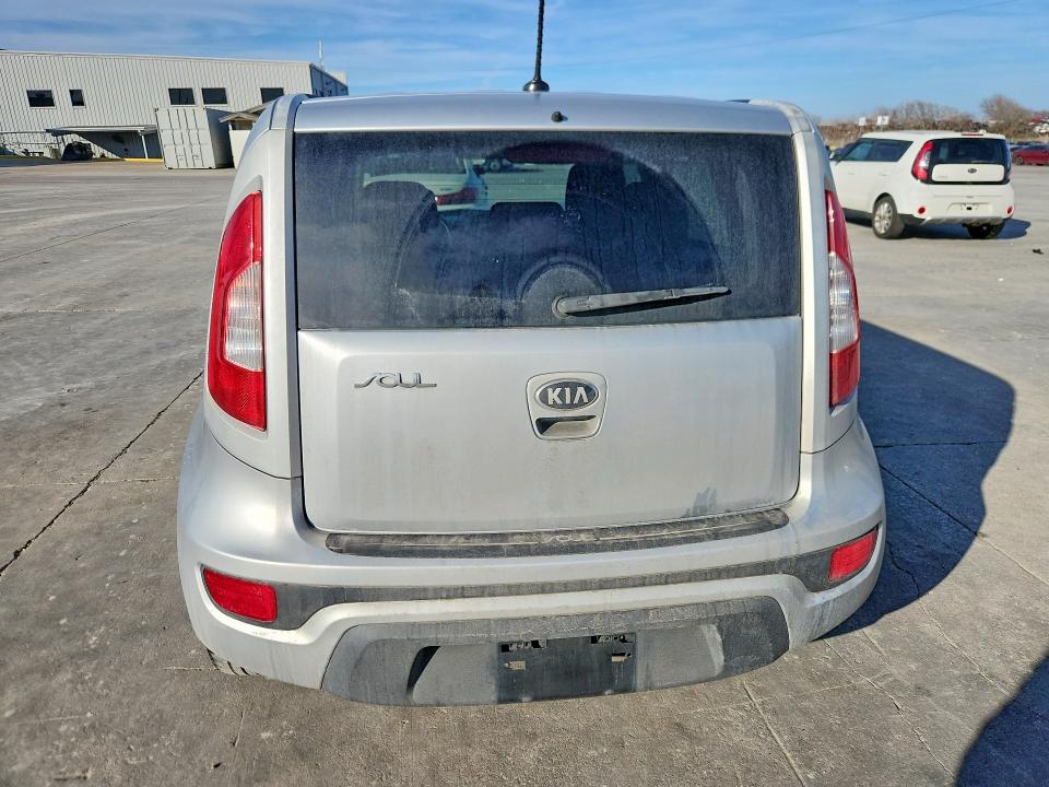 Photo 6 from auction – 2013 KIA SOUL with VIN KNDJT2A55D7771164