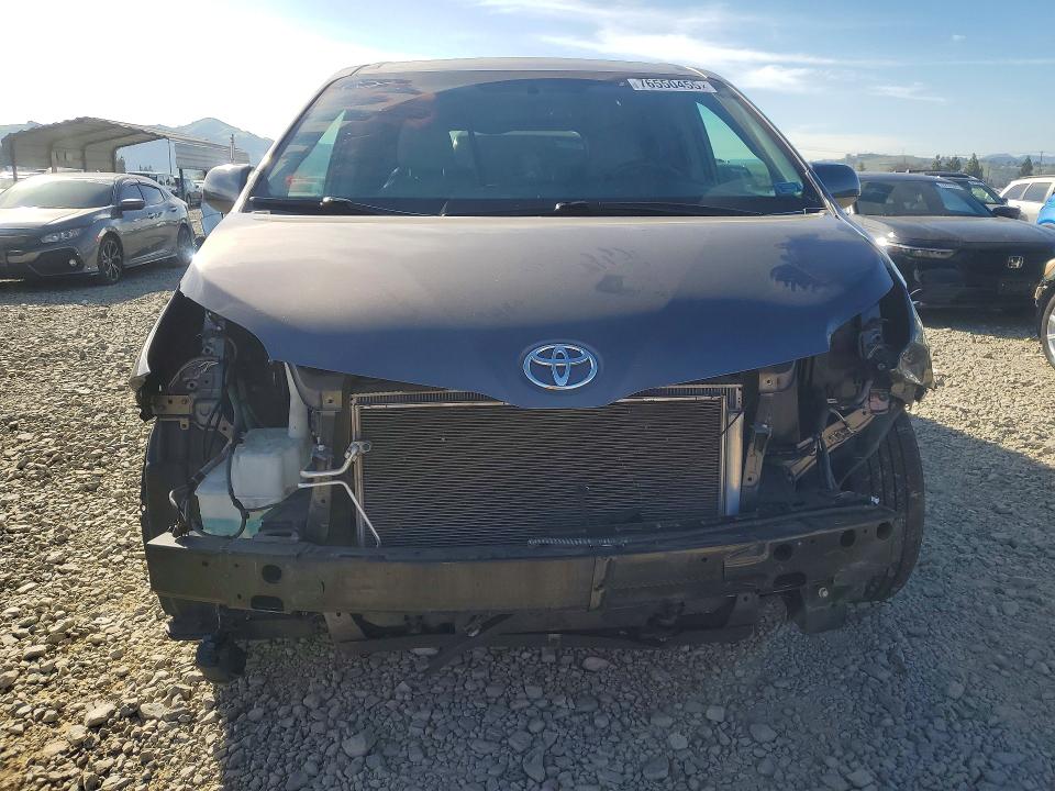 Photo 5 from auction – 2015 TOYOTA SIENNA with VIN 5TDYK3DC4FS662396