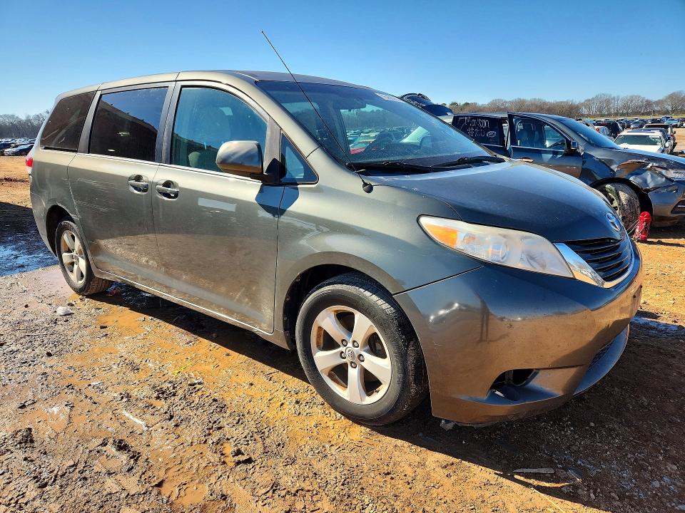 Photo 4 from auction – 2012 TOYOTA SIENNA with VIN 5TDKA3DC2CS015032