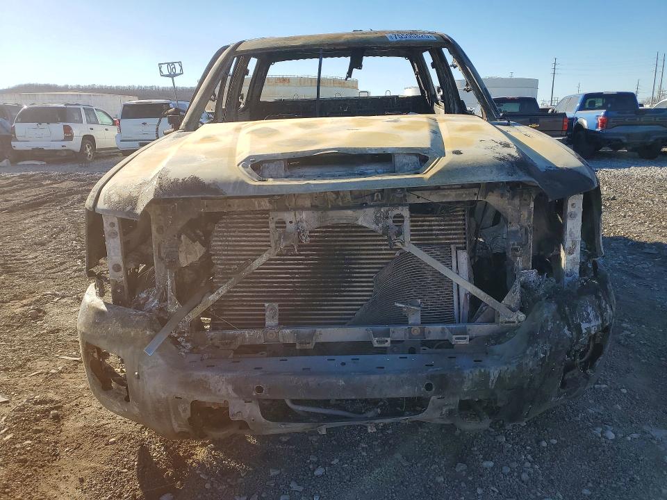 Photo 5 from auction – 2019 GMC SIERRA with VIN 1GT42WEY6KF184180