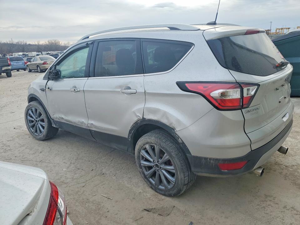 Photo 2 from auction – 2017 FORD ESCAPE with VIN 1FMCU0JDXHUE57577