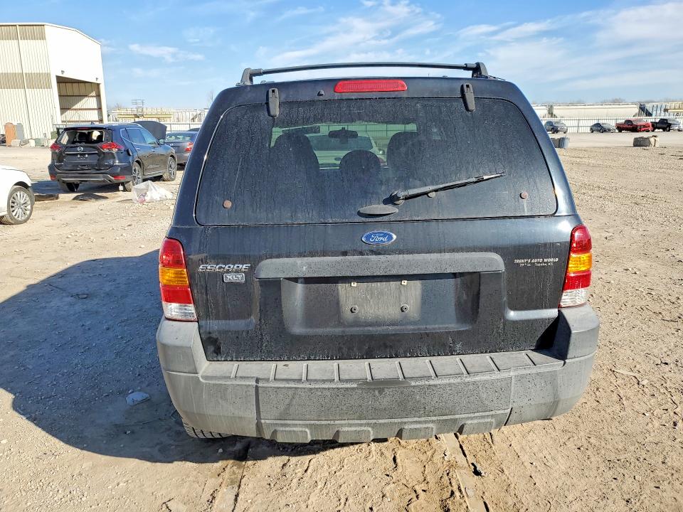 Photo 6 from auction – 2005 FORD ESCAPE with VIN 1FMCU93115KA60855