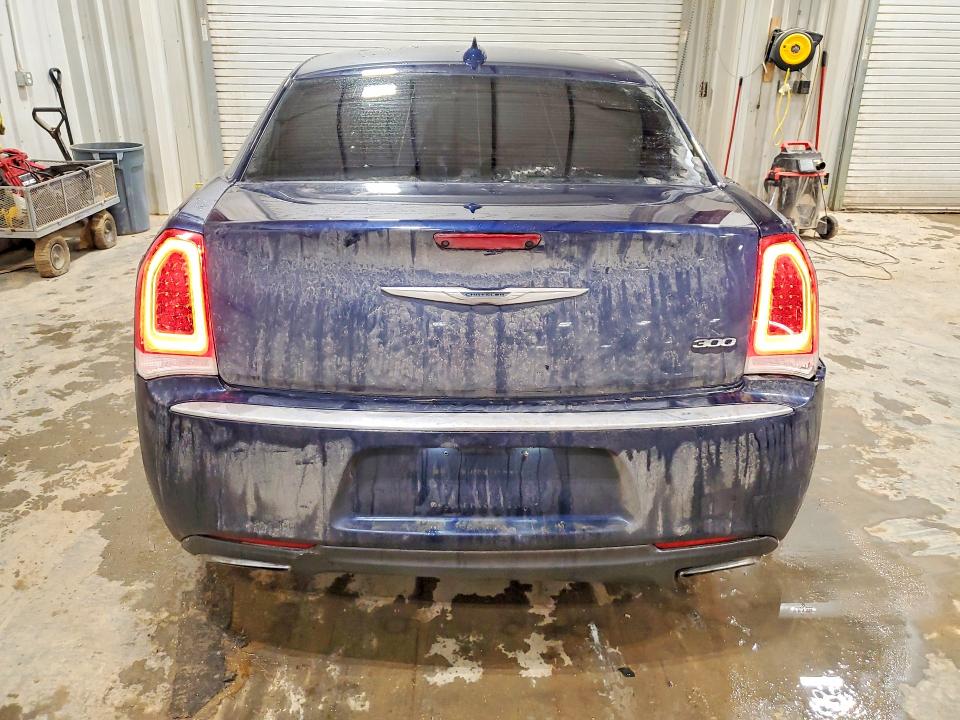 Photo 6 from auction – 2016 CHRYSLER 300 LIMITE with VIN 2C3CCAAG8GH229798