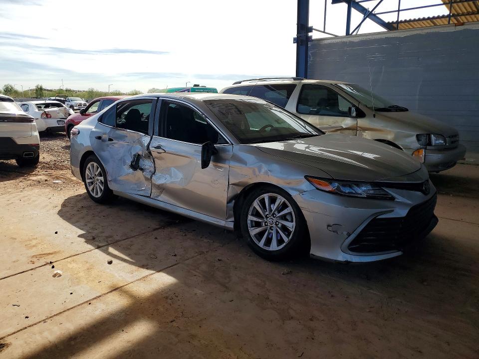 Photo 4 from auction – 2022 TOYOTA CAMRY with VIN 4T1C11AK2NU007463