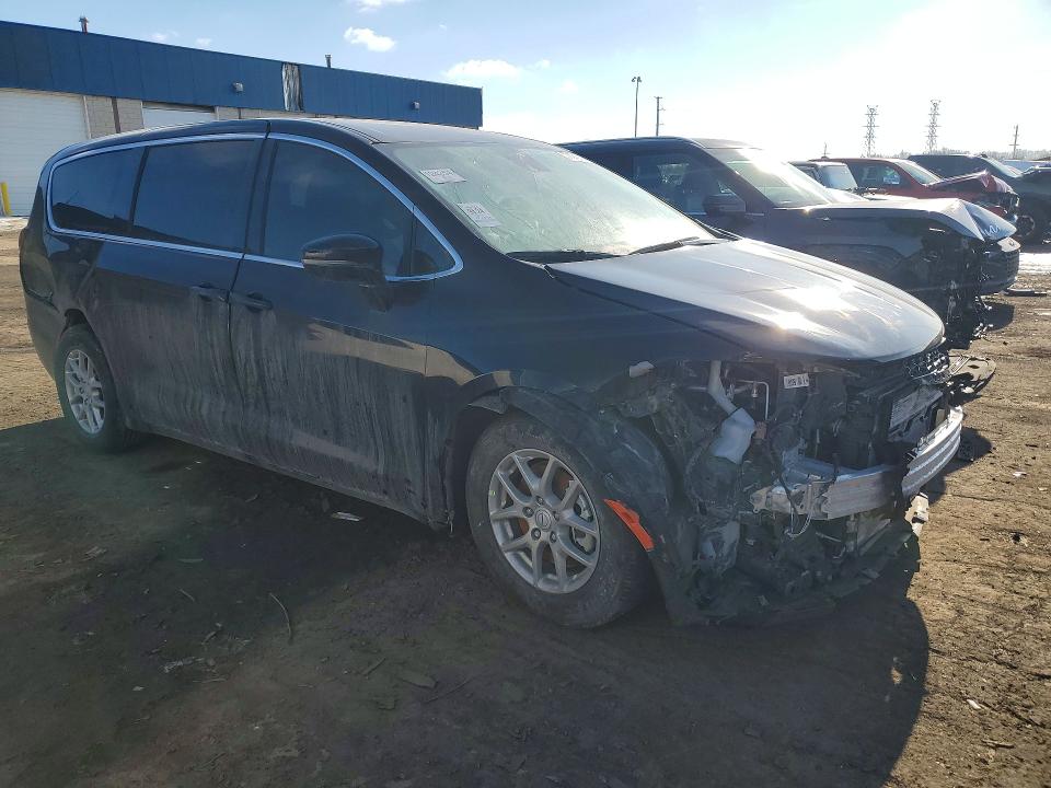 Photo 4 from auction – 2026 CHRYSLER PACIFICA with VIN 2C4RC1BG4TR215499