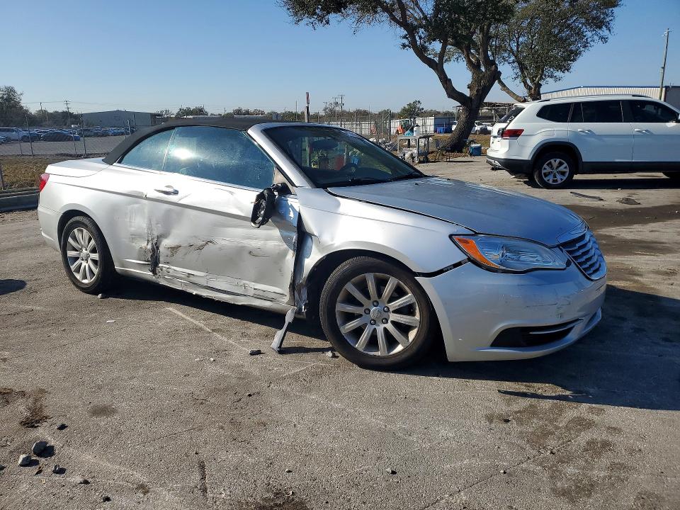 Photo 4 from auction – 2011 CHRYSLER 200 with VIN 1C3BC2EB7BN530112