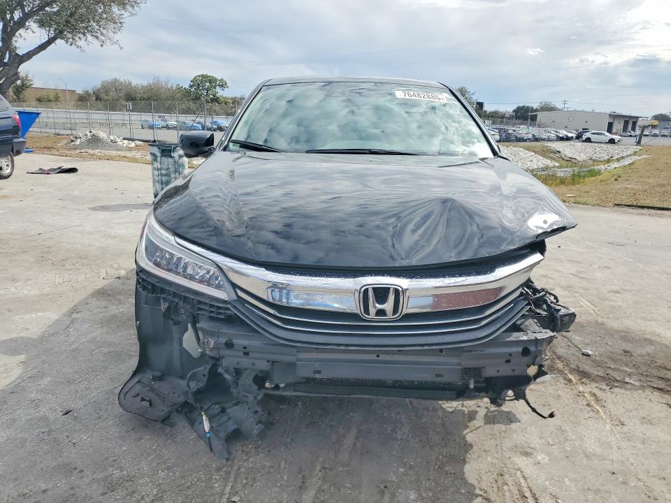 Photo 5 from auction – 2017 HONDA ACCORD with VIN 1HGCR3F95HA019449