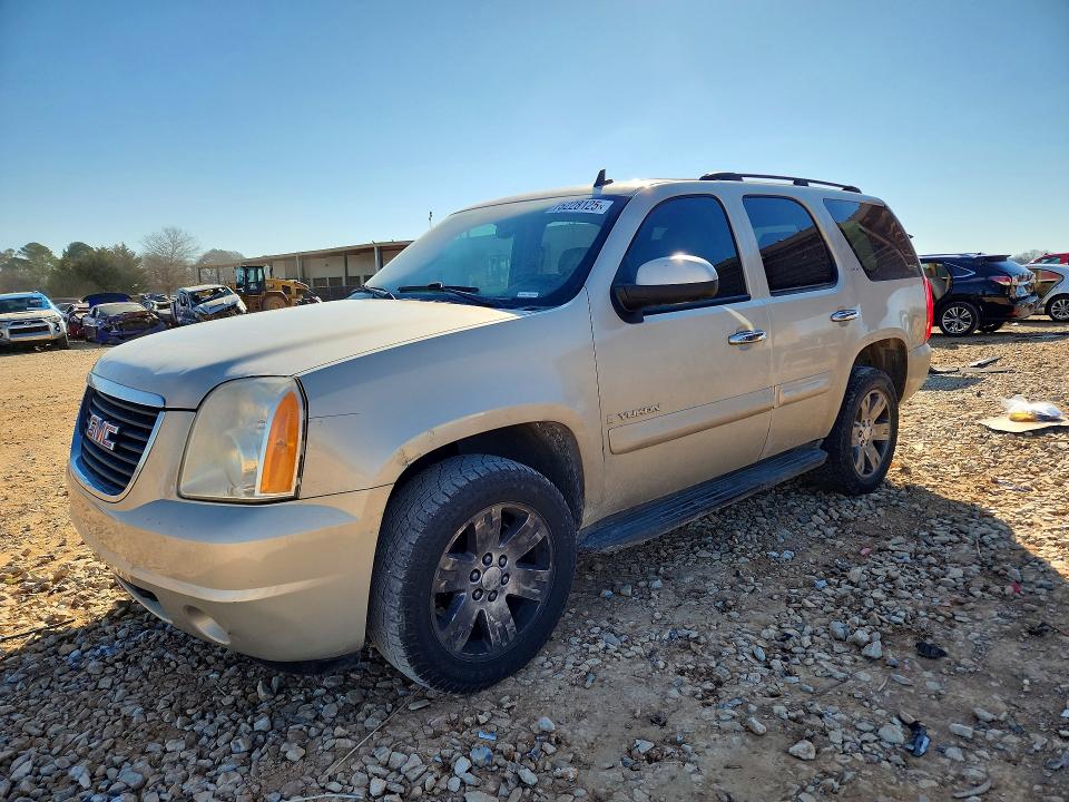 GMC YUKON 2008 with VIN 1GKFC13J28R230680 - Photo from auction