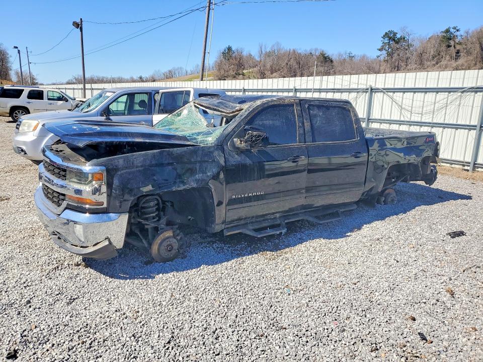 CHEVROLET SILVERADO 2018 with VIN 3GCUKREC8JG508202 - Photo from auction