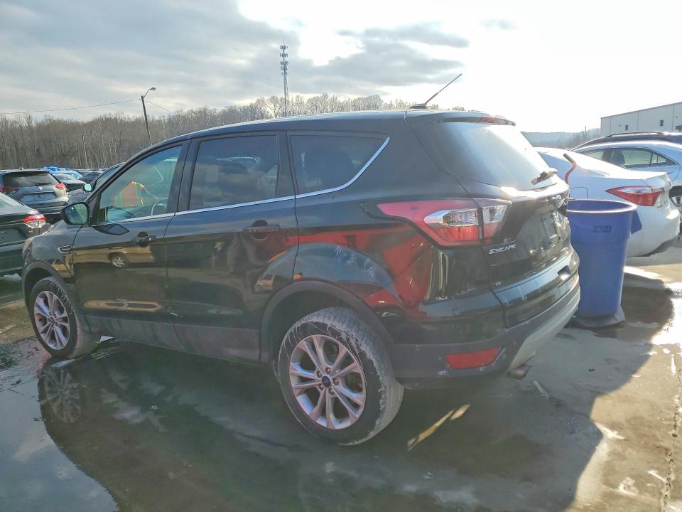 Photo 2 from auction – 2017 FORD ESCAPE with VIN 1FMCU9GD9HUB57203