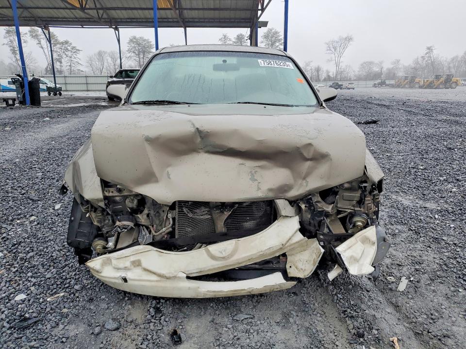 Photo 5 from auction – 2001 MAZDA 626 with VIN 1YVGF22C815237138