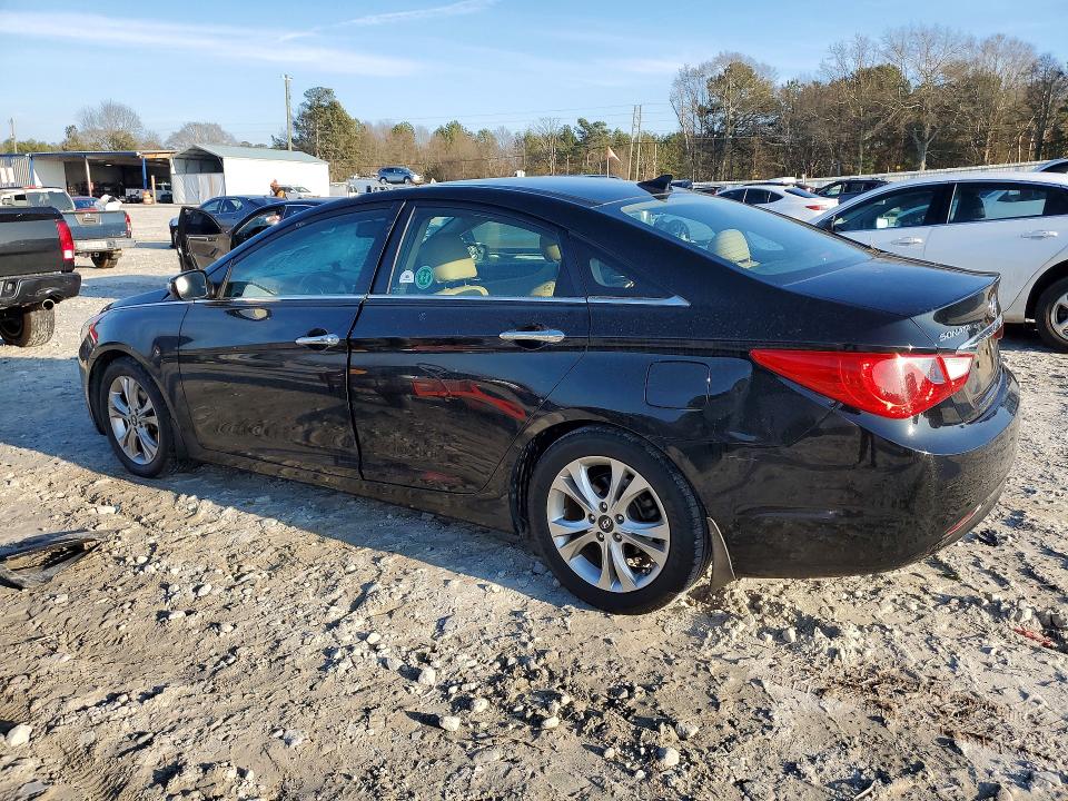 Фото 2 с аукциона – 2013 HYUNDAI SONATA с VIN 5NPEC4AC8DH593130