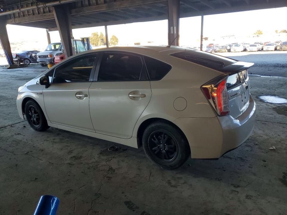 Photo 2 from auction – 2015 TOYOTA PRIUS with VIN JTDKN3DU1F0418889