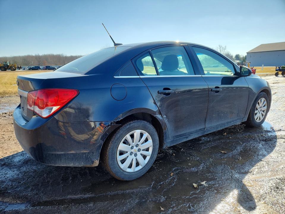 Photo 3 from auction – 2011 CHEVROLET CRUZE with VIN 1G1PC5SH8B7177808