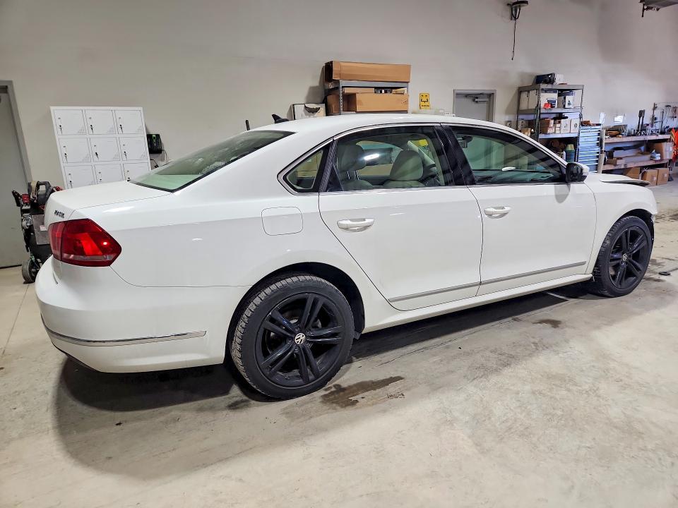 Photo 3 from auction – 2015 VOLKSWAGEN PASSAT SEL with VIN 1VWCV7A31FC076265