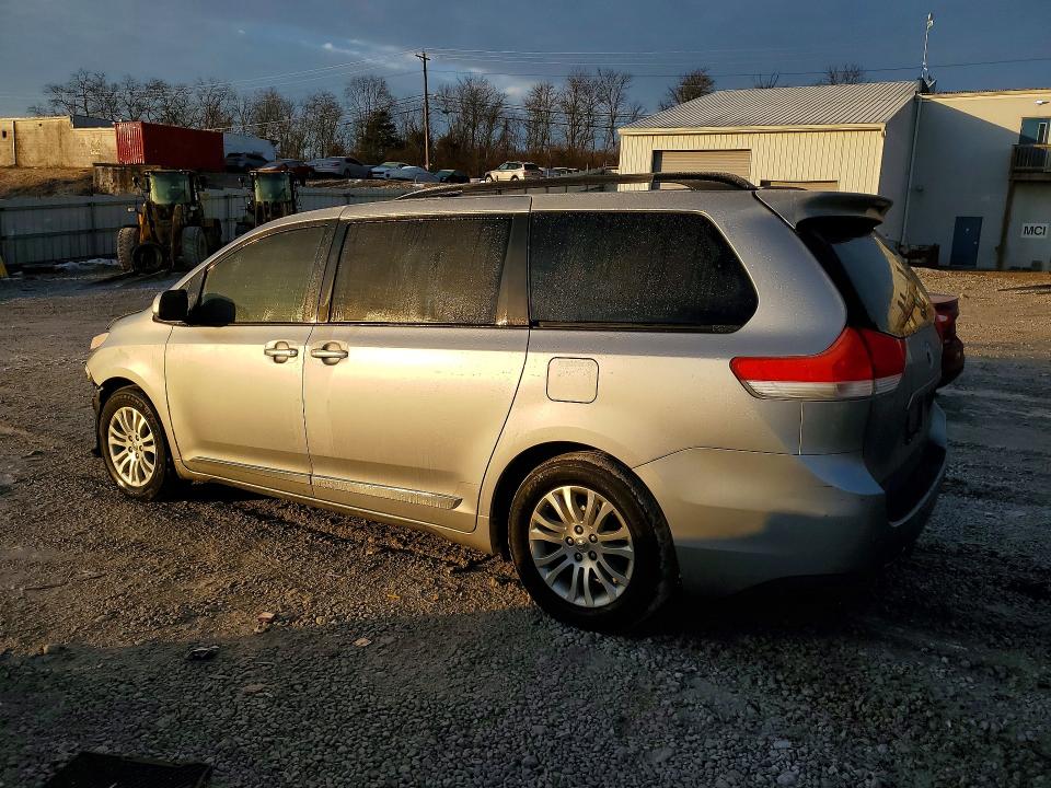 Photo 2 from auction – 2014 TOYOTA SIENNA with VIN 5TDYK3DC0ES501896