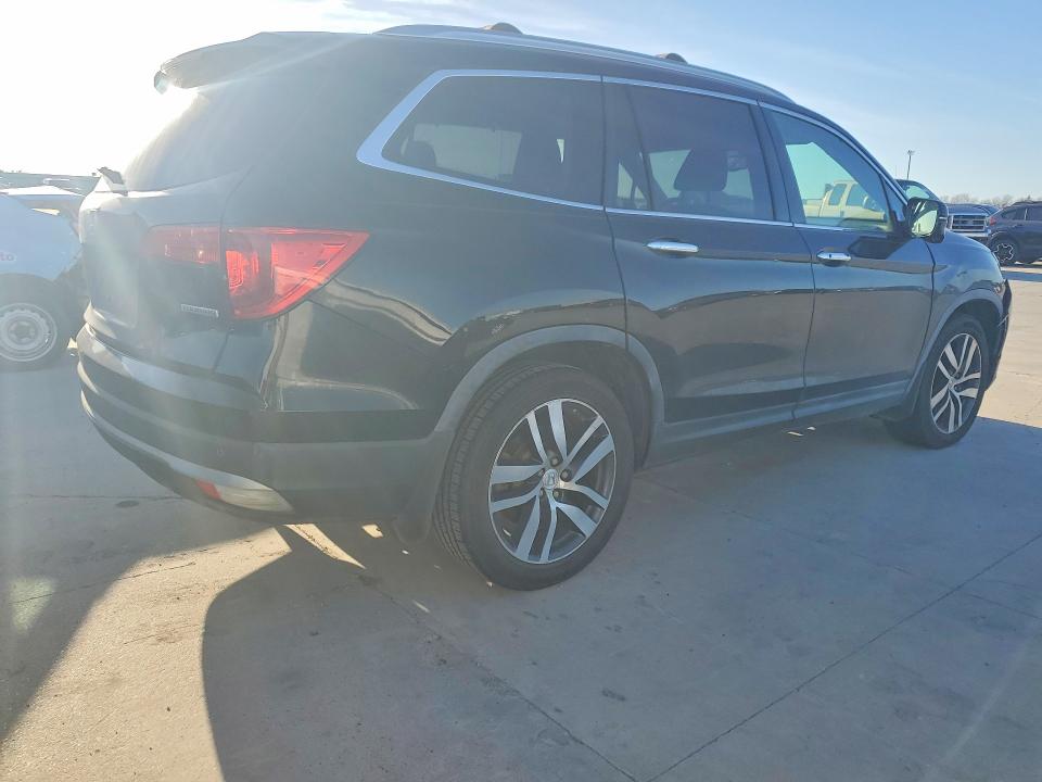Photo 3 from auction – 2017 HONDA PILOT with VIN 5FNYF5H92HB016215