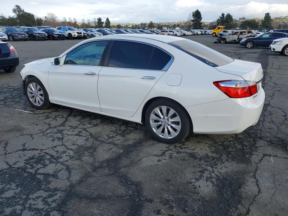 Photo 2 from auction – 2014 HONDA ACCORD with VIN 1HGCR2F74EA025568