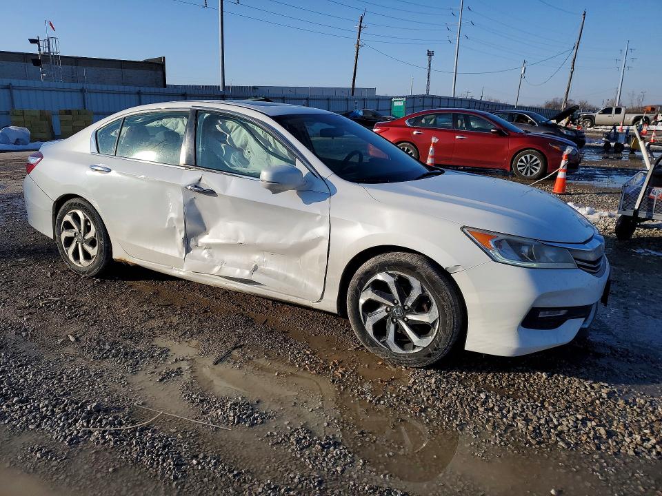 Photo 4 from auction – 2016 HONDA ACCORD with VIN 1HGCR2F75GA034007