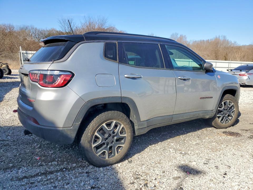 Photo 3 from auction – 2020 JEEP COMPASS with VIN 3C4NJDDB9LT163520