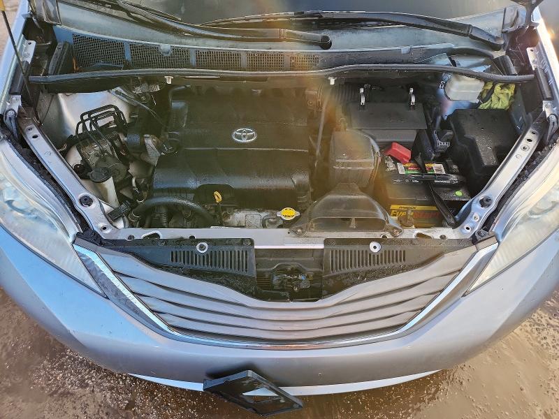 Photo 12 from auction – 2011 TOYOTA SIENNA XLE with VIN 5TDYK3DC6BS023947