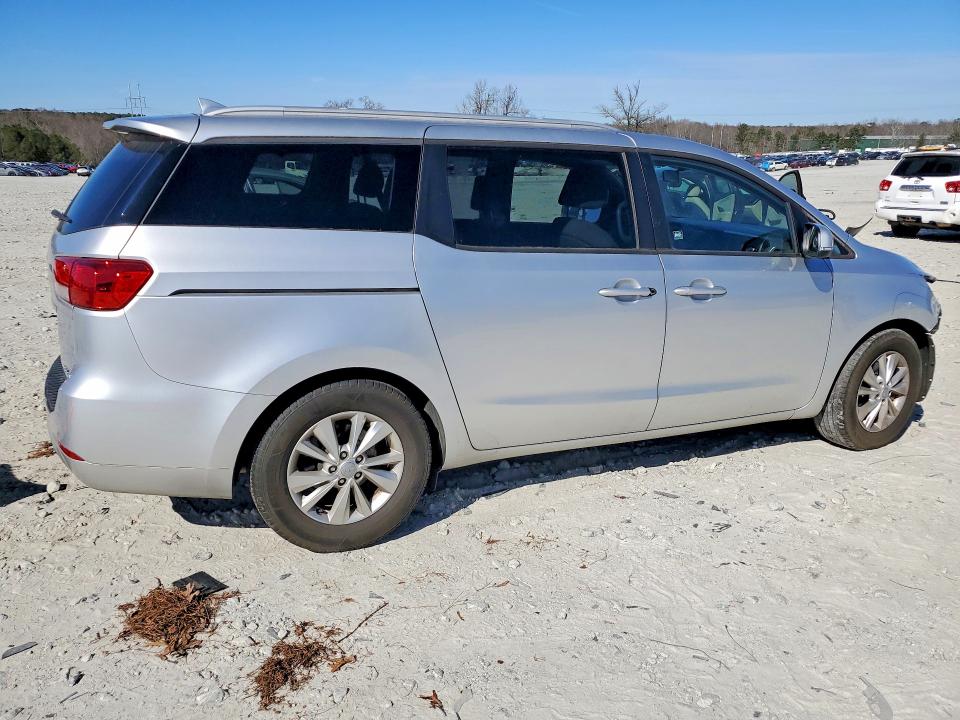 Photo 3 from auction – 2015 KIA SEDONA LX with VIN KNDMB5C12F6071736
