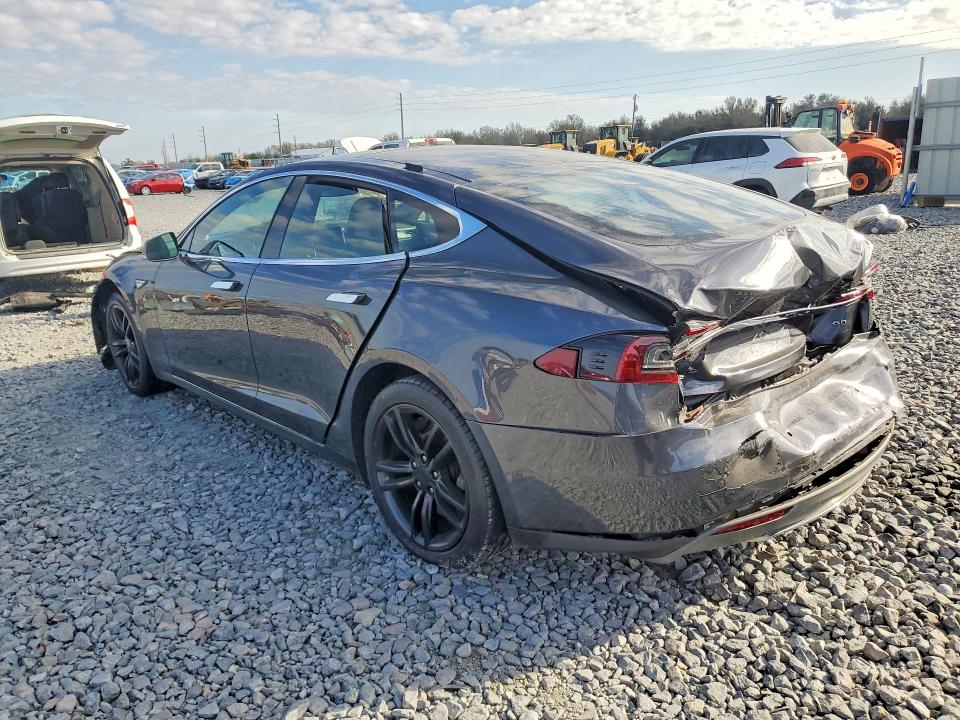 Photo 2 from auction – 2015 TESLA MODEL S with VIN 5YJSA1S11FF081165