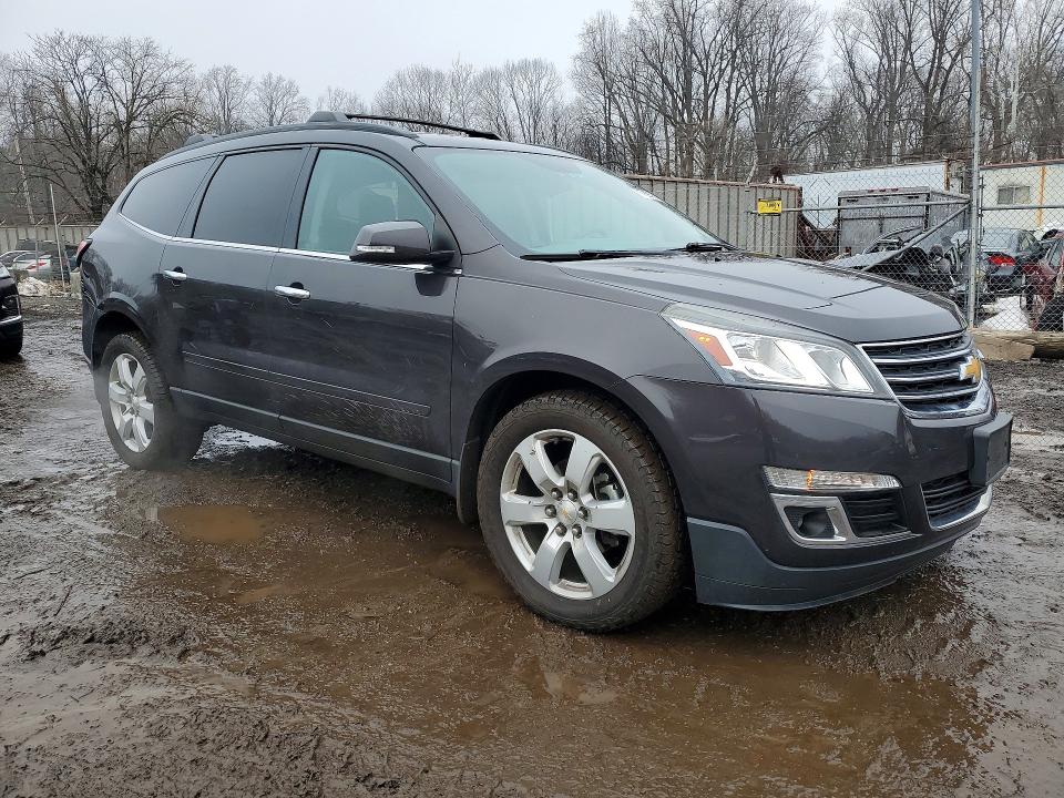 Photo 4 from auction – 2017 CHEVROLET TRAVERSE L with VIN 1GNKRGKD0HJ318186