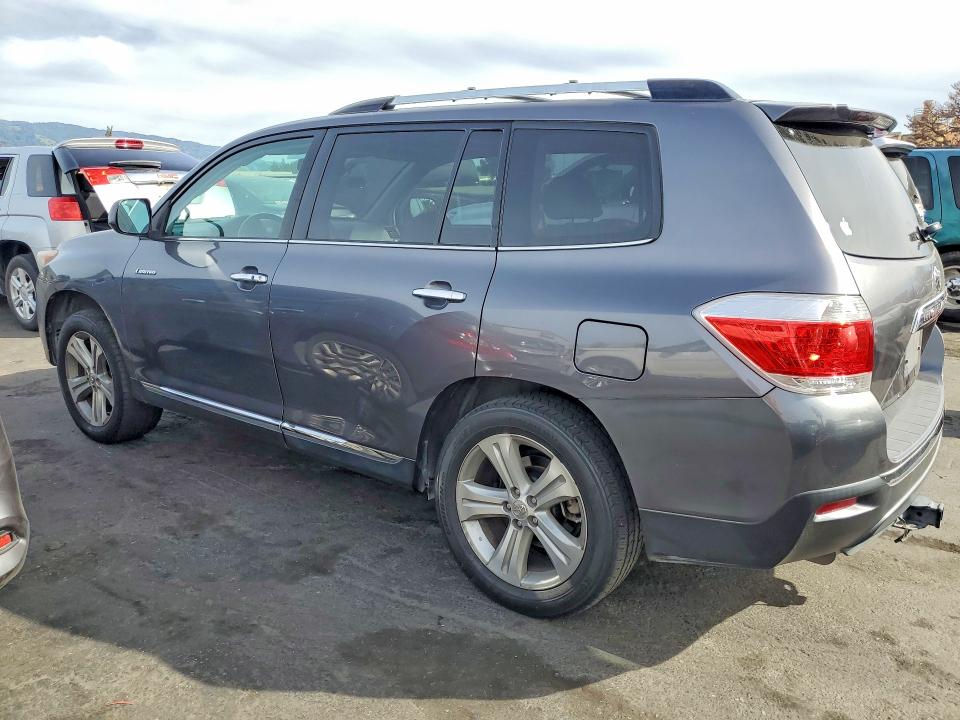 Photo 2 from auction – 2013 TOYOTA HIGHLANDER with VIN 5TDDK3EHXDS260906