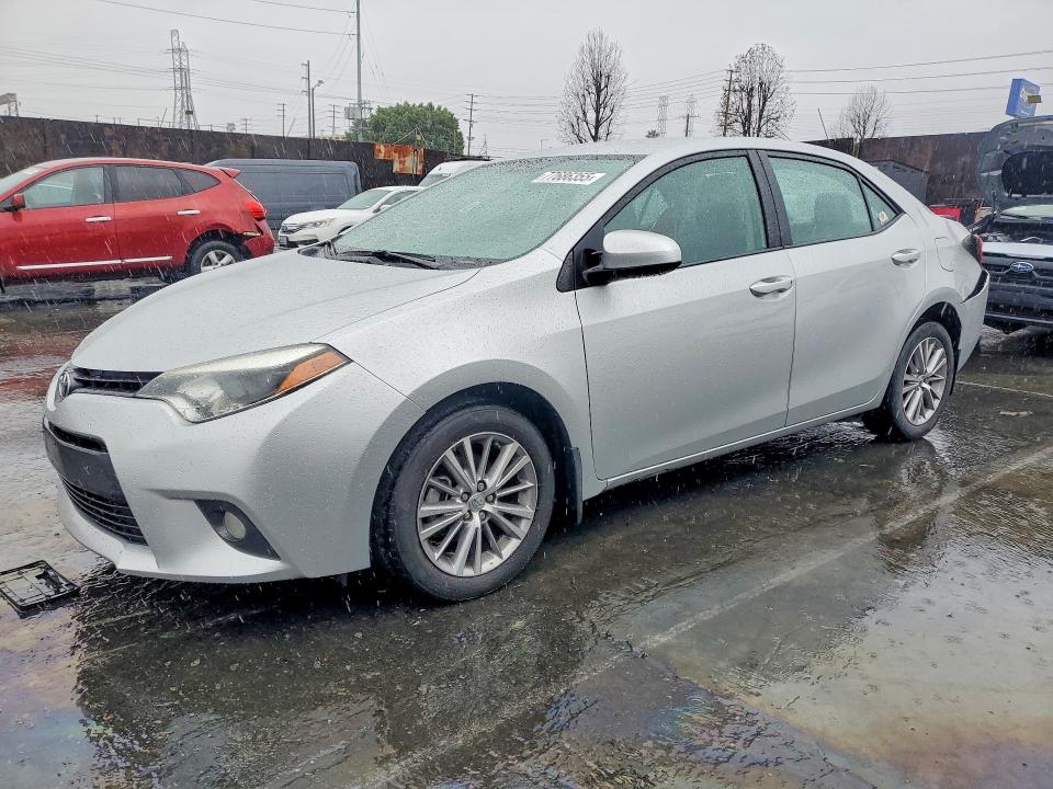 TOYOTA COROLLA L 2015 con VIN 5YFBURHE3FP216411 - Foto de la subasta