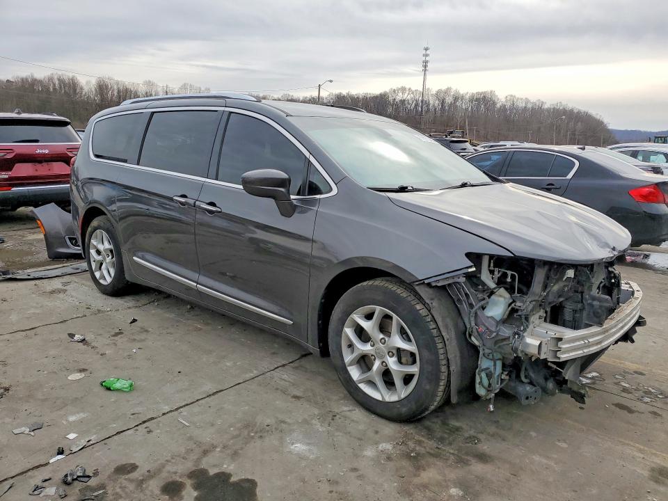 Photo 4 from auction – 2017 CHRYSLER PACIFICA with VIN 2C4RC1EG7HR518800