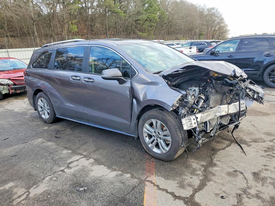 Photo 4 from auction – 2024 TOYOTA SIENNA LIM with VIN 5TDESKFC6RS112809