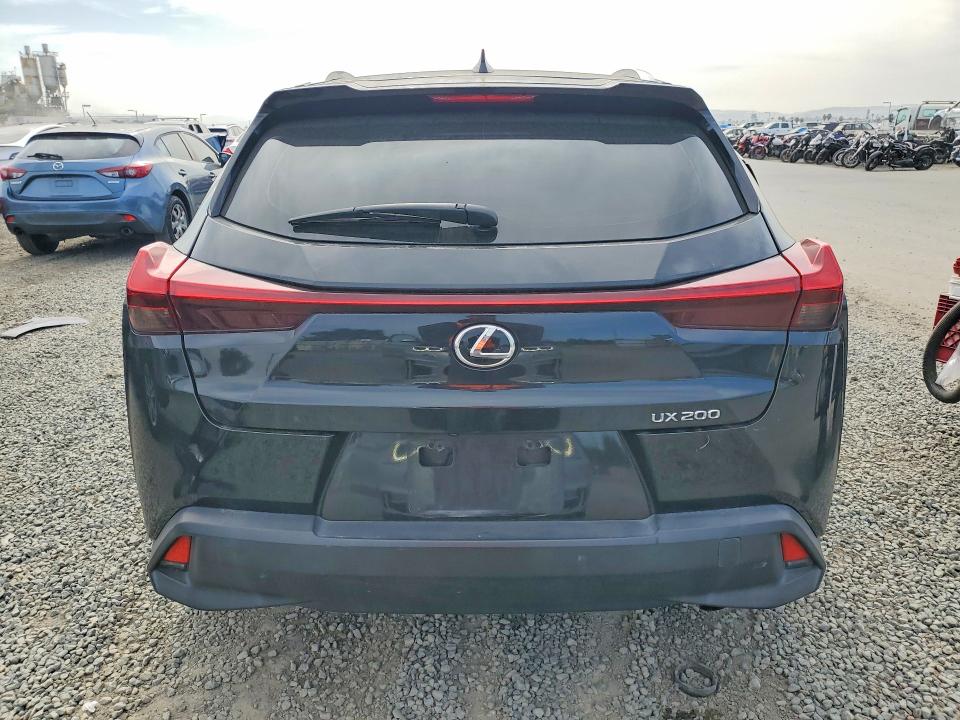 Photo 6 from auction – 2019 LEXUS UX 200 with VIN JTHY3JBH0K2000671