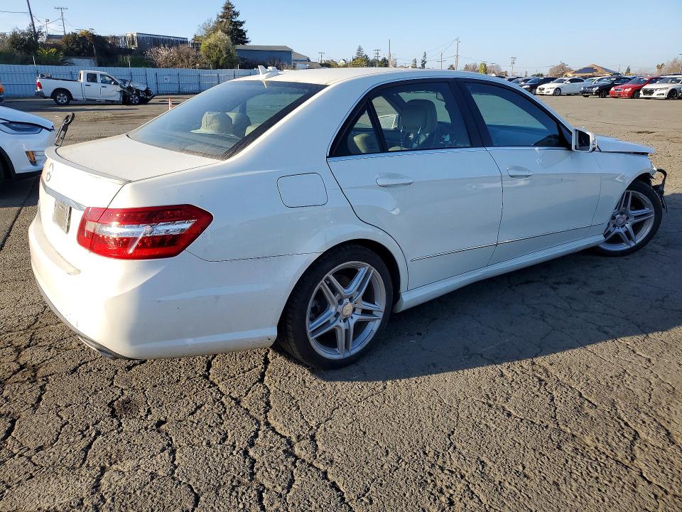 Photo 3 from auction – 2011 MERCEDES-BENZ E with VIN WDDHF5GB0BA471803