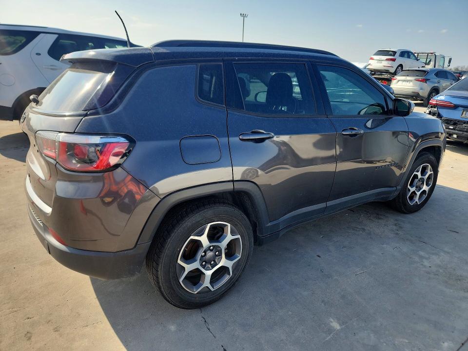 Photo 3 from auction – 2019 JEEP COMPASS with VIN 3C4NJCBB7KT677362