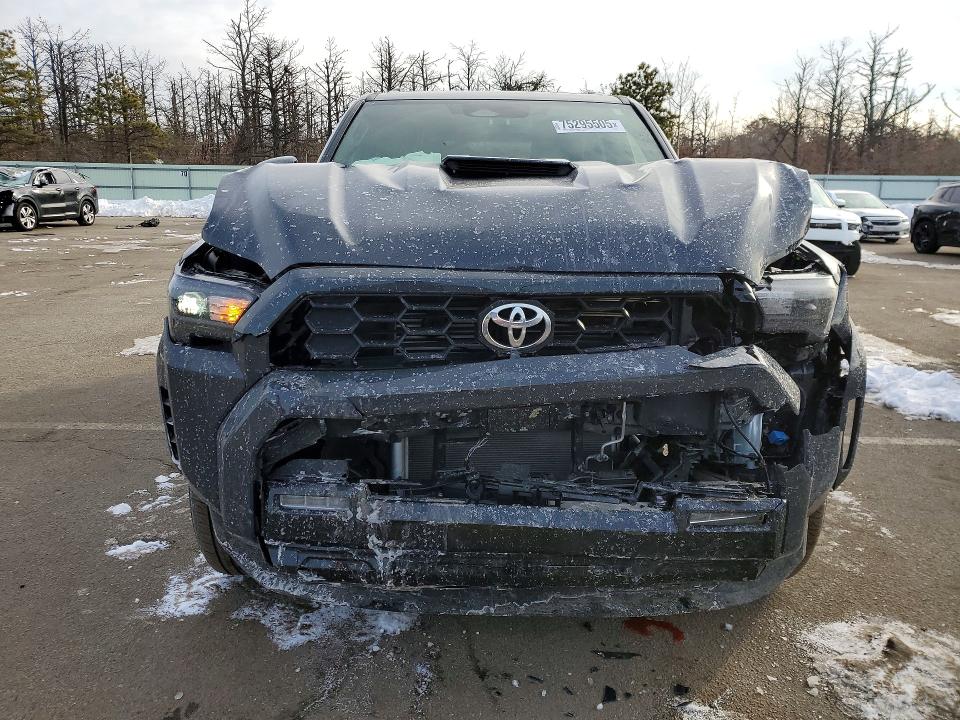 Photo 5 from auction – 2025 TOYOTA 4RUNNER with VIN JTEVA5BR7S5000915