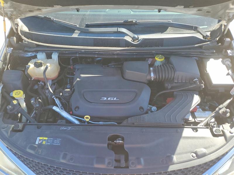 Photo 12 from auction – 2017 CHRYSLER PACIFICA T with VIN 2C4RC1BG7HR703420