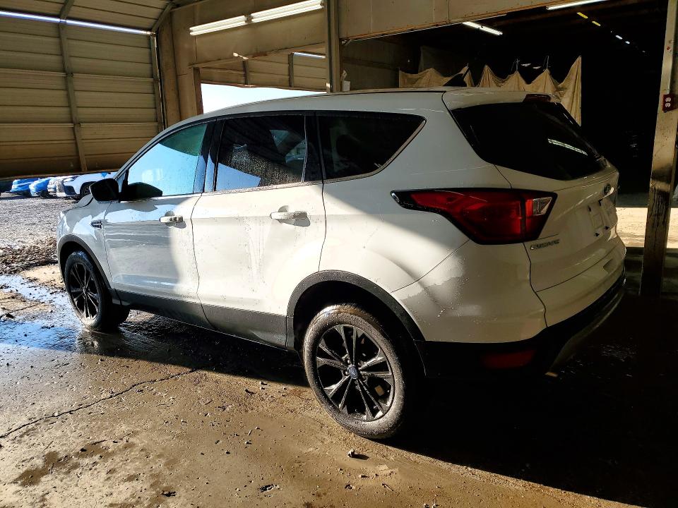 Photo 2 from auction – 2019 FORD ESCAPE with VIN 1FMCU9GD7KUB14258