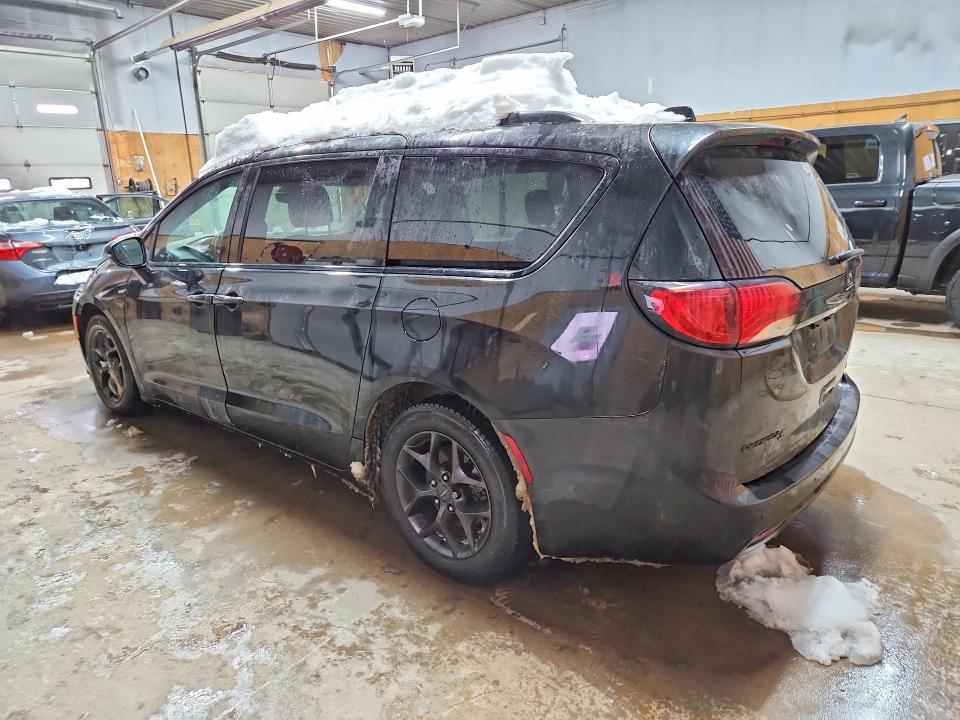 Photo 2 from auction – 2019 CHRYSLER PACIFICA with VIN 2C4RC1GG6KR686674