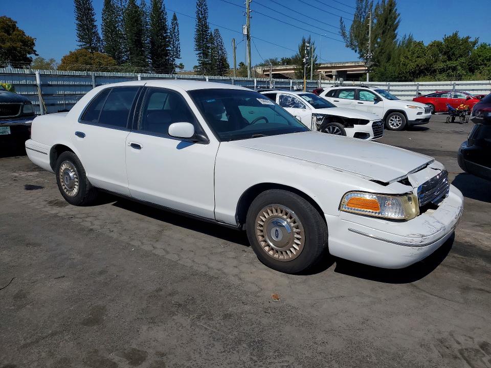 Photo 4 from auction – 2000 FORD CROWN VICT with VIN 2FAFP73W4YX123754
