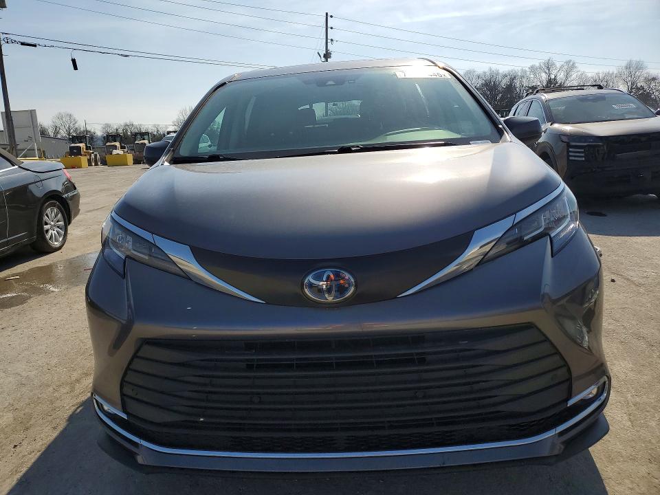 Photo 5 from auction – 2023 TOYOTA SIENNA with VIN 5TDYRKEC6PS164822