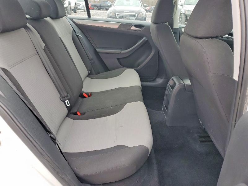 Photo 10 from auction – 2017 VOLKSWAGEN JETTA with VIN 3VW2B7AJ7HM386182