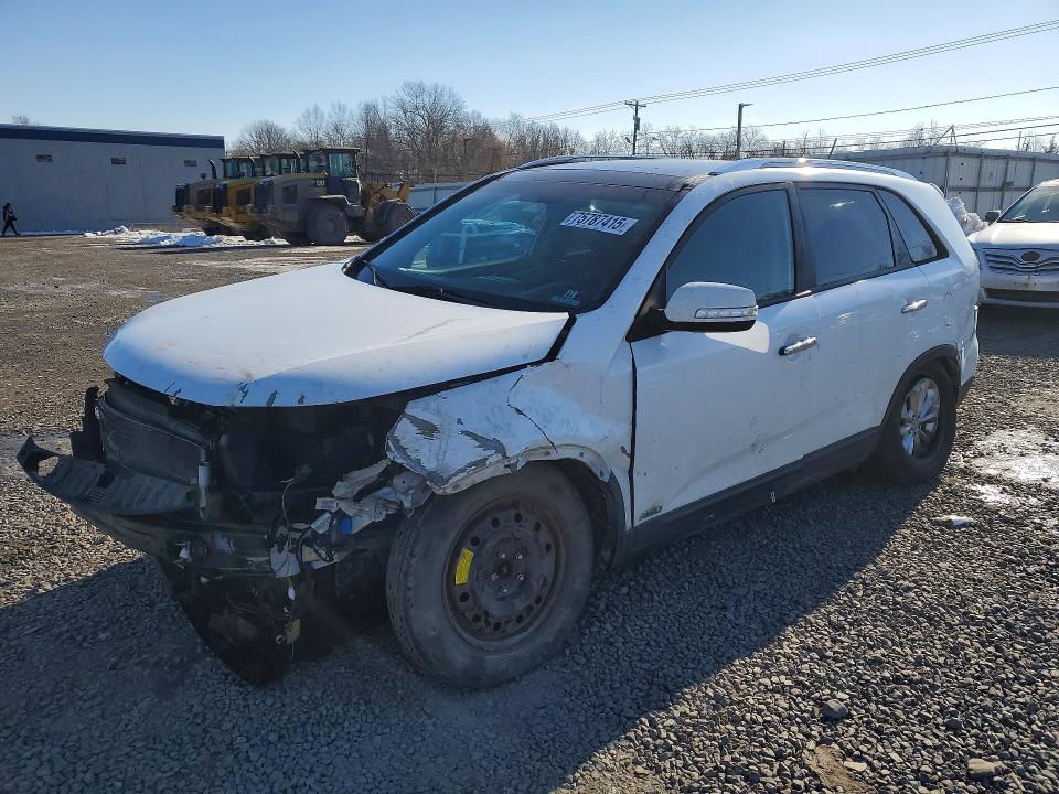 KIA SORENTO EX 2015 with VIN 5XYKUDA79FG582635 - Photo from auction